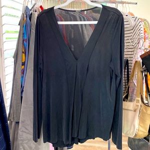 ELIE TAHARI SILK LIKE BLACK TUNIC TOP. ASYMMETRICAL HEM SIZE medium